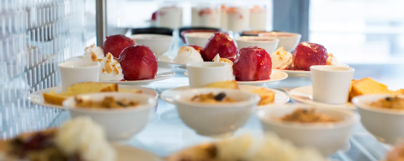 Dans notre self, nos Chefs cuisinent de bons plats pour tous